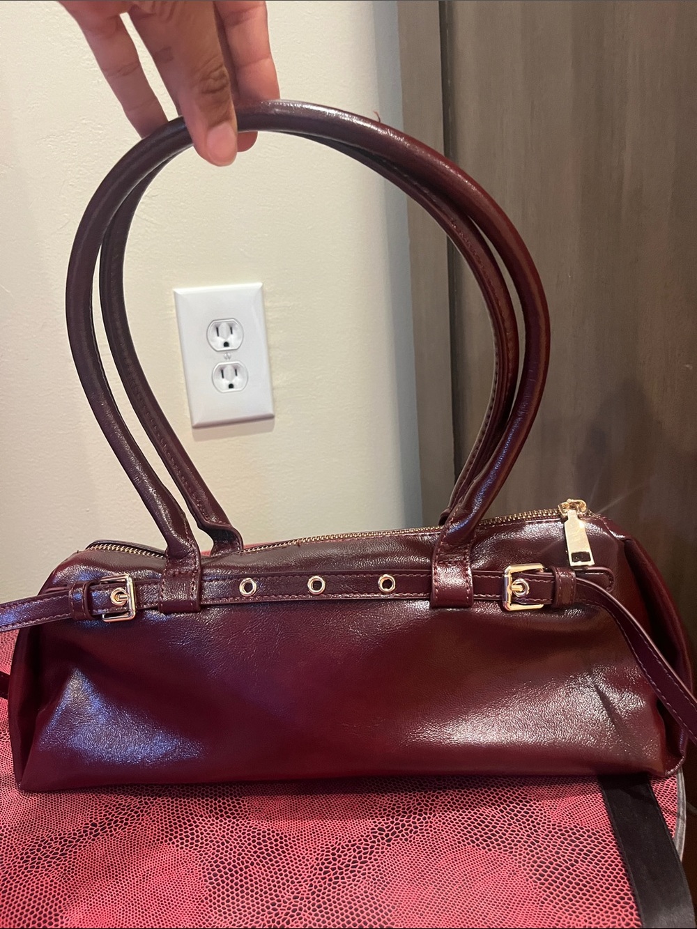 Urban Expressions Burgundy Leather Barrel Shoulder Bag - Picture 2 of 4